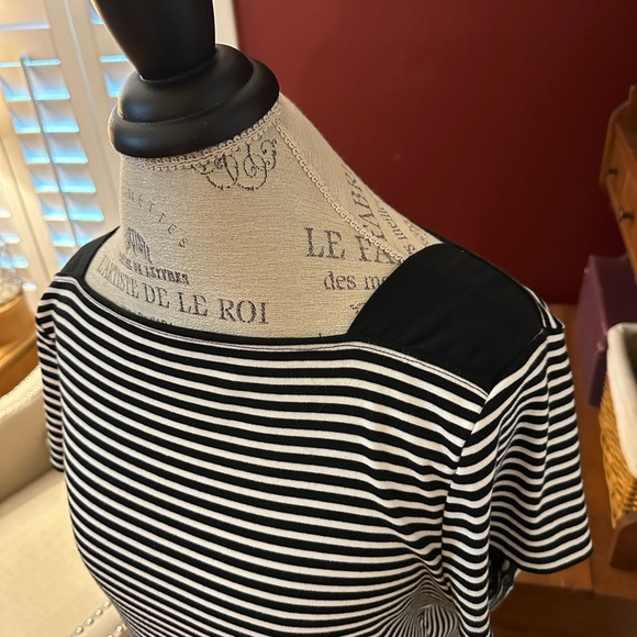 Lauren Ralph Lauren Black and White Boxy Polo Tee - Picture 2 of 8